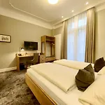 West An Der Bockenheimer Warte 3*