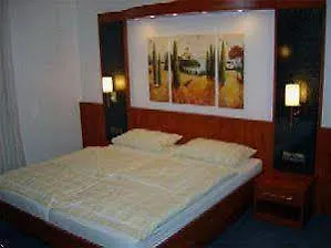 West An Der Bockenheimer Warte 3*