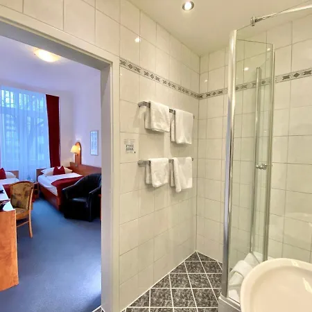 West An Der Bockenheimer Warte 3*