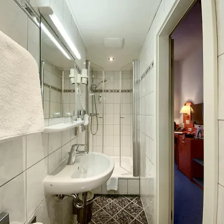 West An Der Bockenheimer Warte 3*